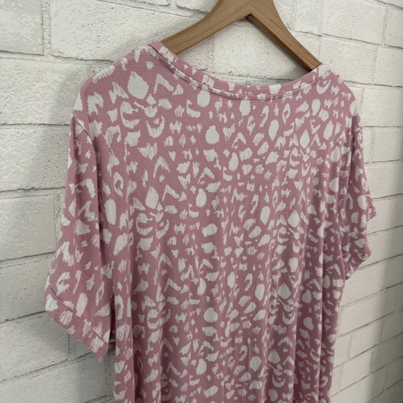 ELLEN TRACY Pink & White Hi-Low Short Sleeve Top - Picture 6 of 10